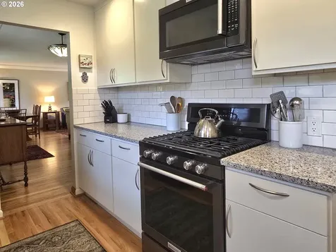 4832 SE Raymond Street Portland OR 97206