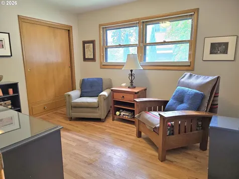4832 SE Raymond Street Portland OR 97206