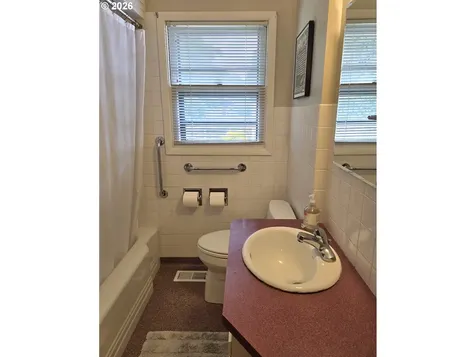 4832 SE Raymond Street Portland OR 97206