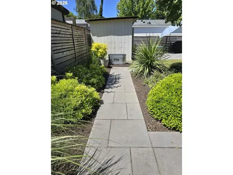4832 SE Raymond Street Portland OR 97206