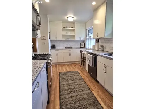 4832 SE Raymond Street Portland OR 97206