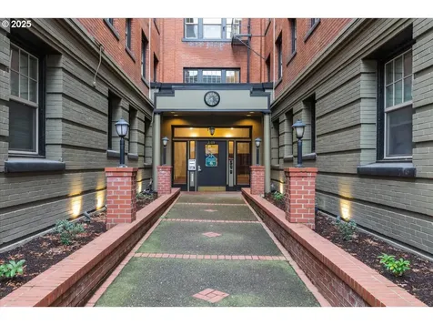 2109 NW Irving Street Portland OR 97210