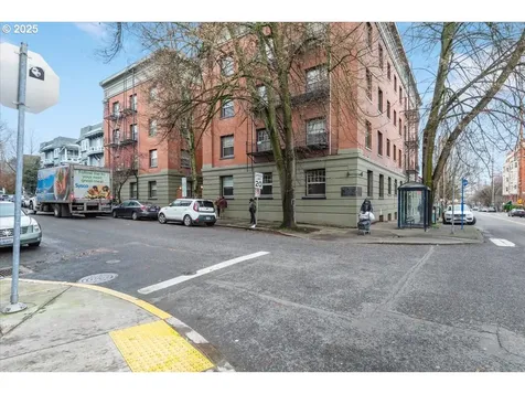 2109 NW Irving Street Portland OR 97210