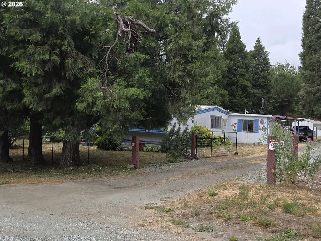 422 Lou Gray Drive Myrtle Creek OR 97457