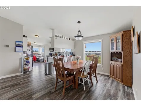 20905 NE Fulquartz Landing Road Dundee OR 97115