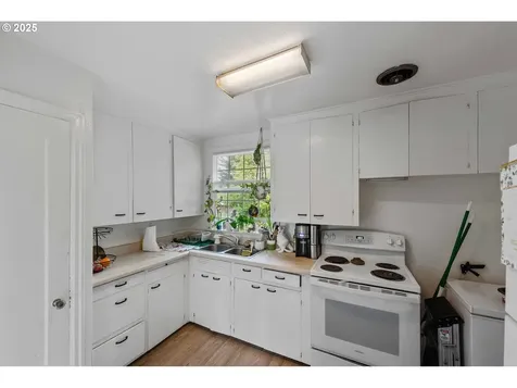 1119 Winsor Avenue North Bend OR 97459