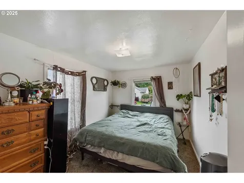 1119 Winsor Avenue North Bend OR 97459