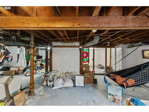 1119 Winsor Avenue North Bend OR 97459