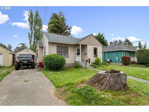 1119 Winsor Avenue North Bend OR 97459