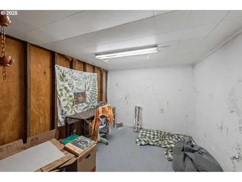 1119 Winsor Avenue North Bend OR 97459