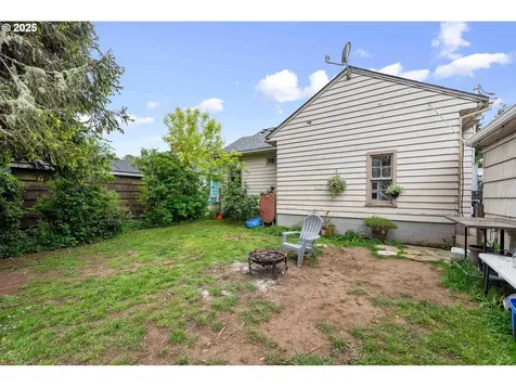 1119 Winsor Avenue North Bend OR 97459