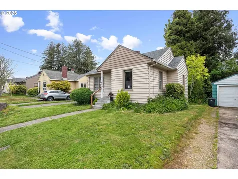 1119 Winsor Avenue North Bend OR 97459