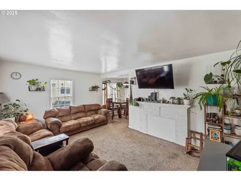 1119 Winsor Avenue North Bend OR 97459