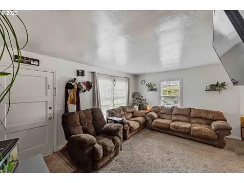 1119 Winsor Avenue North Bend OR 97459