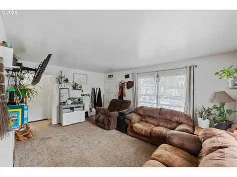 1119 Winsor Avenue North Bend OR 97459