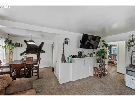 1119 Winsor Avenue North Bend OR 97459
