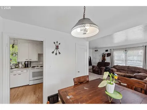 1119 Winsor Avenue North Bend OR 97459