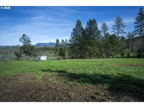 233 Crowsfoot Road Oakland OR 97462