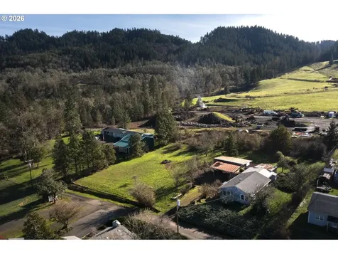 233 Crowsfoot Road Oakland OR 97462