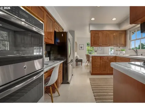 4225 SW 52nd Avenue Portland OR 97221