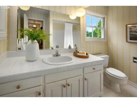 4225 SW 52nd Avenue Portland OR 97221