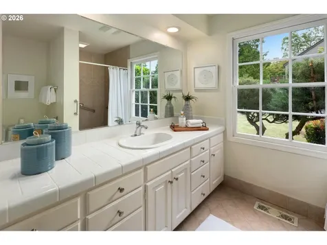 4225 SW 52nd Avenue Portland OR 97221