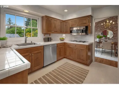 4225 SW 52nd Avenue Portland OR 97221