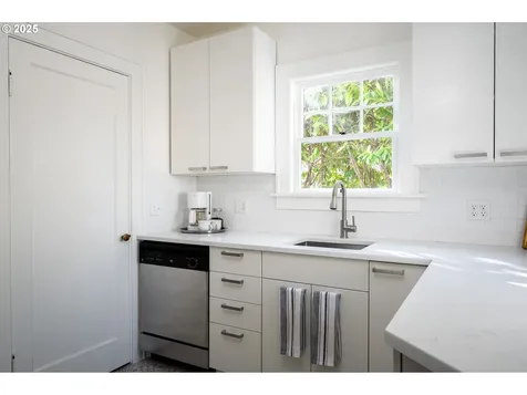 6028 NE 27th Avenue Portland OR 97211