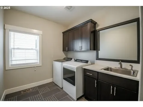1840 West Meadows Drive NW Salem OR 97304