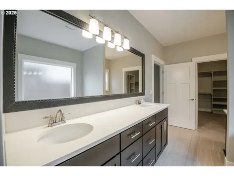 1840 West Meadows Drive NW Salem OR 97304