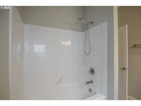 1840 West Meadows Drive NW Salem OR 97304