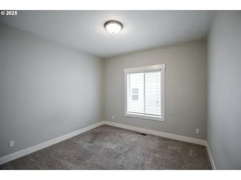 1840 West Meadows Drive NW Salem OR 97304