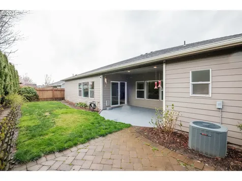 1840 West Meadows Drive NW Salem OR 97304