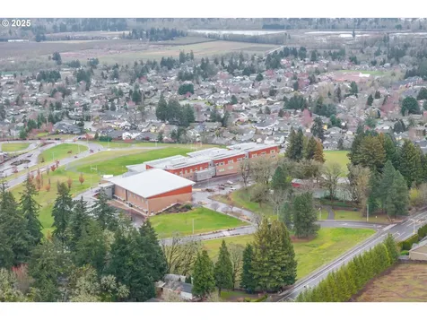 1840 West Meadows Drive NW Salem OR 97304