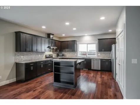 1840 West Meadows Drive NW Salem OR 97304