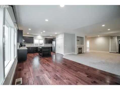 1840 West Meadows Drive NW Salem OR 97304