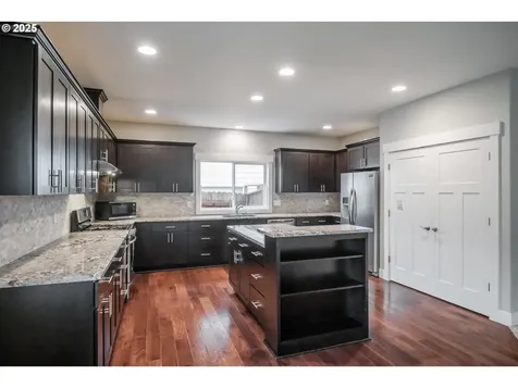 1840 West Meadows Drive NW Salem OR 97304