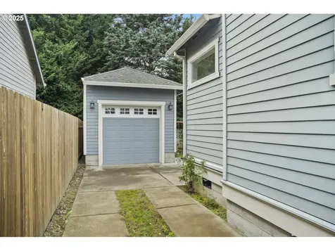 9712 N Ivanhoe Street Portland OR 97203