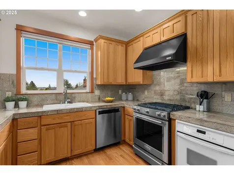 1226 SE 72nd Avenue Portland OR 97215