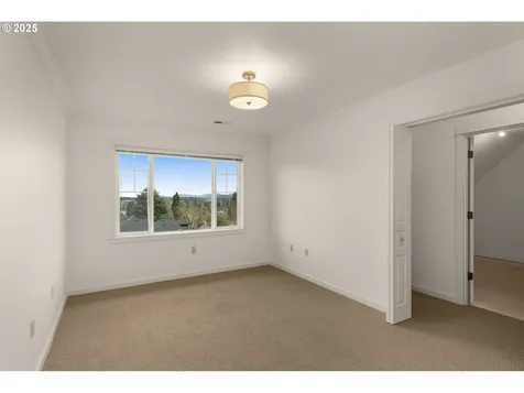 1226 SE 72nd Avenue Portland OR 97215