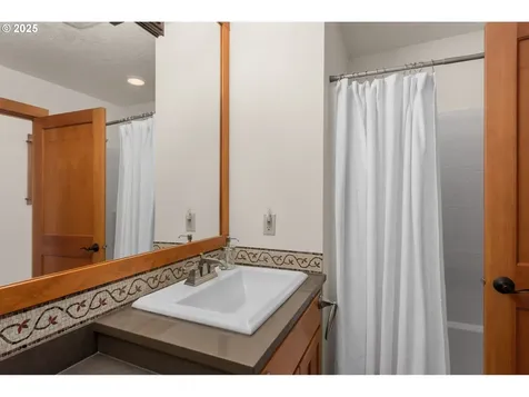 1226 SE 72nd Avenue Portland OR 97215