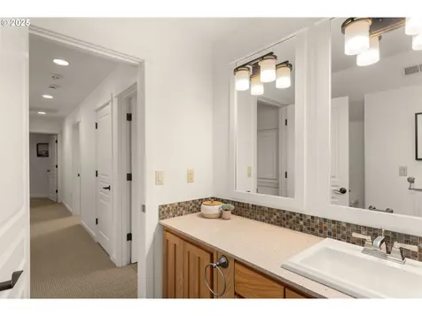 1226 SE 72nd Avenue Portland OR 97215