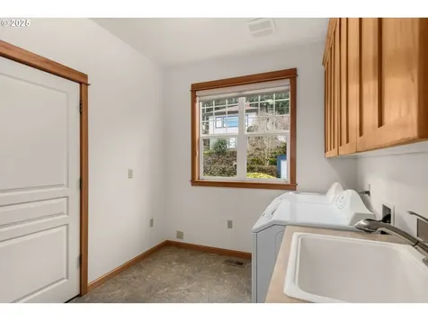 1226 SE 72nd Avenue Portland OR 97215