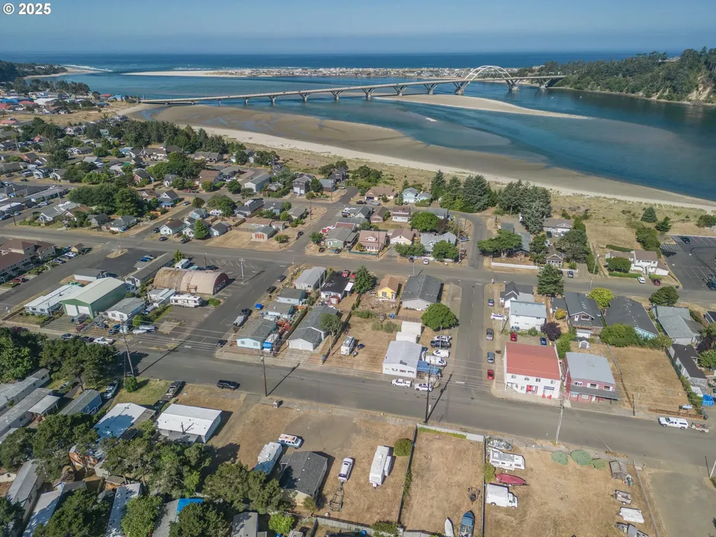 1045 1085 NE Mill Street Waldport OR 97394