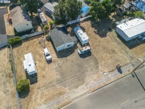 1045 1085 NE Mill Street Waldport OR 97394