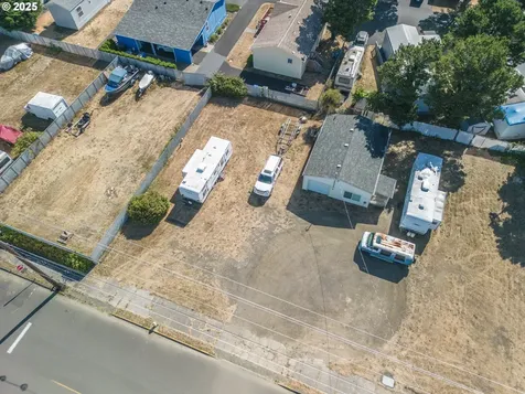 1045 1085 NE Mill Street Waldport OR 97394