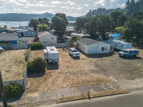 1045 1085 NE Mill Street Waldport OR 97394