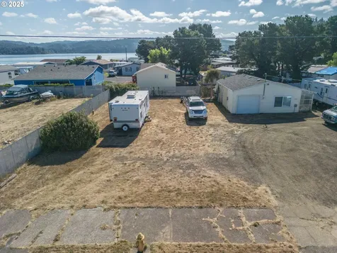 1045 1085 NE Mill Street Waldport OR 97394
