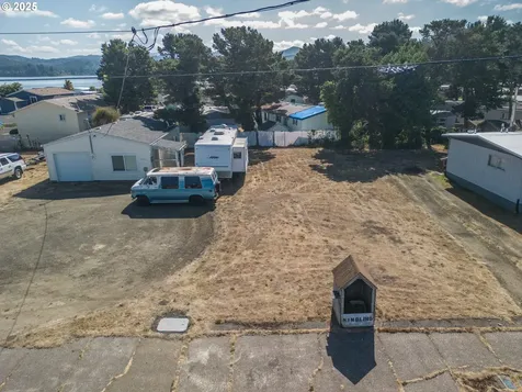 1045 1085 NE Mill Street Waldport OR 97394