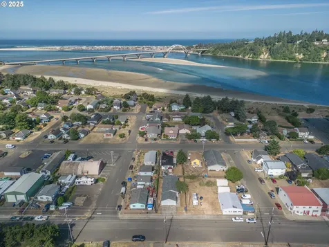 1045 1085 NE Mill Street Waldport OR 97394
